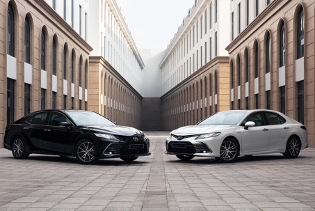 Sếp mua Camry Hybrid: Tài xế khóc ròng vì mất khoản "thu nhập ngầm"?