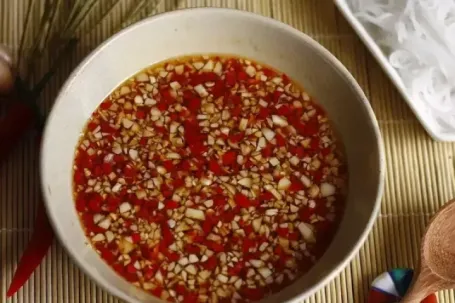 Sai lầm tàn phá thận từ chén nước chấm trên mâm cơm