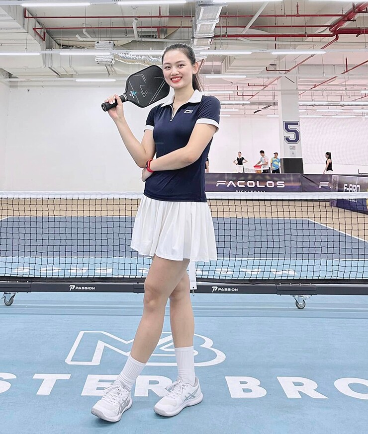 Hoa khôi bóng chuyền Thu Hoài vô địch pickleball, Á hậu Huyền My rạng rỡ dù phải "tắm sớm" - 3