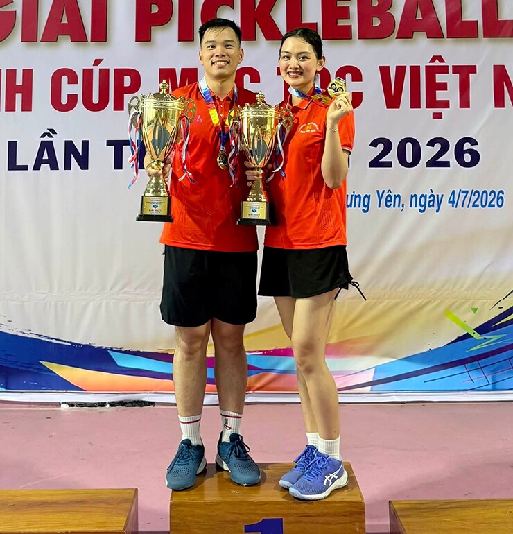 Thu Hoài có chức vô địch pickleball cùng ông xã