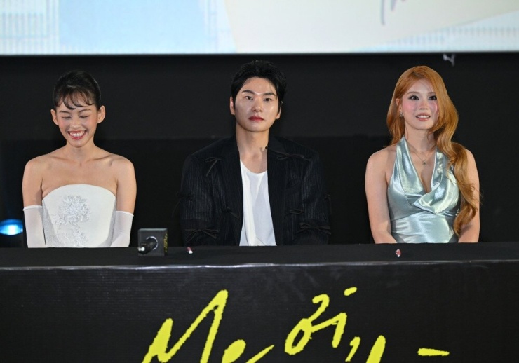 Lee Yi Kyung ấn tượng sự thân thiện của người Việt, mong có thêm nhiều cơ hội hợp tác làm việc trong tương lai. 