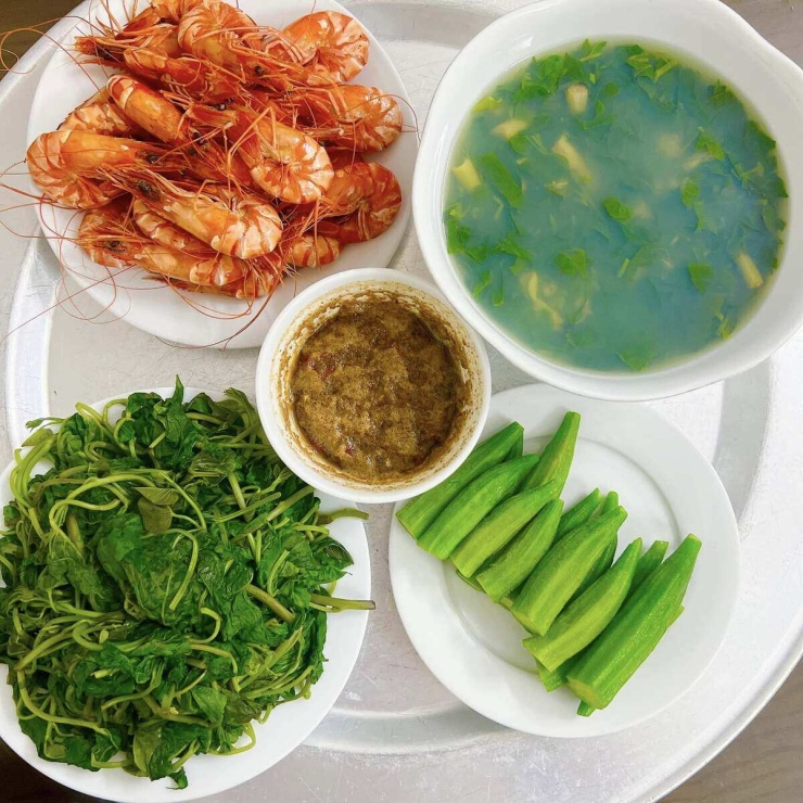 Mâm cơm cữ bố chồng nấu cho con dâu - 7