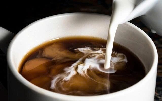 Không chỉ chế độ ăn uống hay lối sống, những loại đồ uống sử dụng hàng ngày cũng có thể ảnh hưởng đến sức khỏe tim mạch