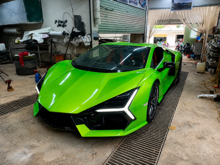 Lamborghini tự chế từ bùn và xe Nissan cũ của nhóm YouTuber Việt.&nbsp;