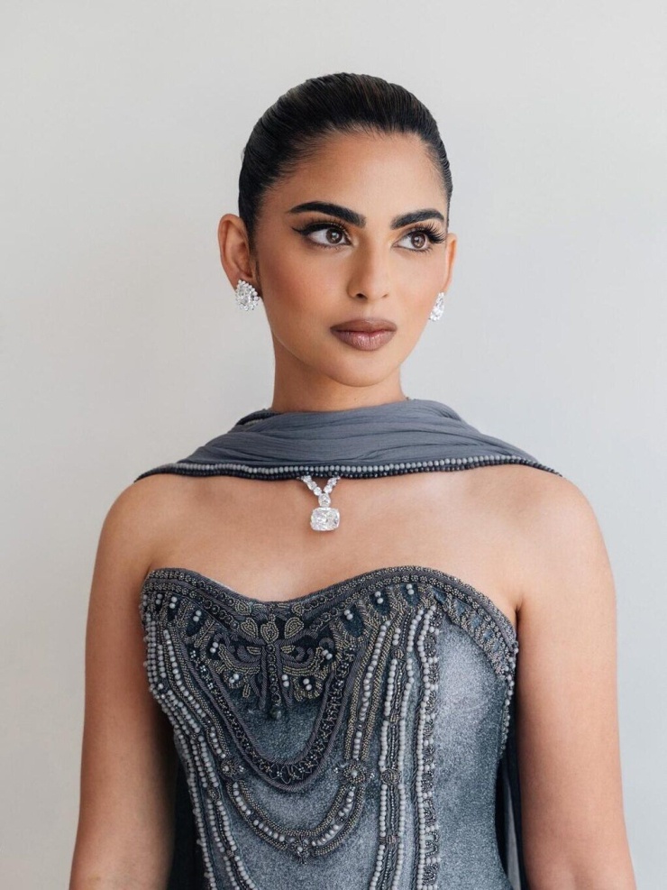 Trang sức toàn bằng kim cương của Isha Ambani. Ảnh: Instagram