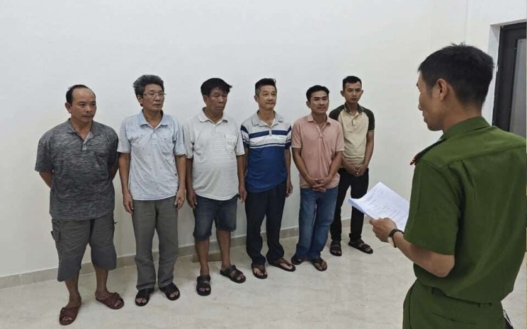 Các đối tượng tại cơ quan công an. Ảnh: CA