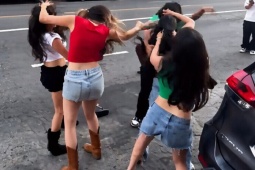 Hot girl mặc váy ngắn loạn đả, fan Argentina xô xát CĐV Ai Cập náo loạn World Cup