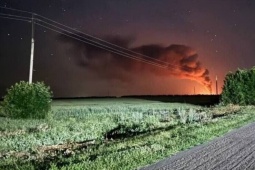 Ukraine tập kích nhà máy lọc dầu, căn cứ không quân trọng yếu của Nga