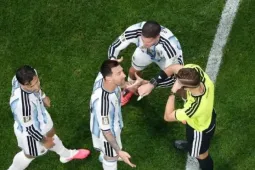 Nếu FIFA xác định trọng tài mắc sai lầm, trận Argentina và Ai Cập có được đá lại?