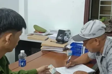 Phạt 7,5 triệu đồng người bán sầu riêng bị du khách tố cân gian ở chợ đêm