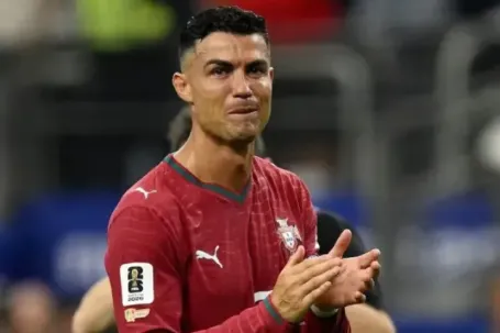 Cristiano Ronaldo: Vĩ đại giữa yêu ghét