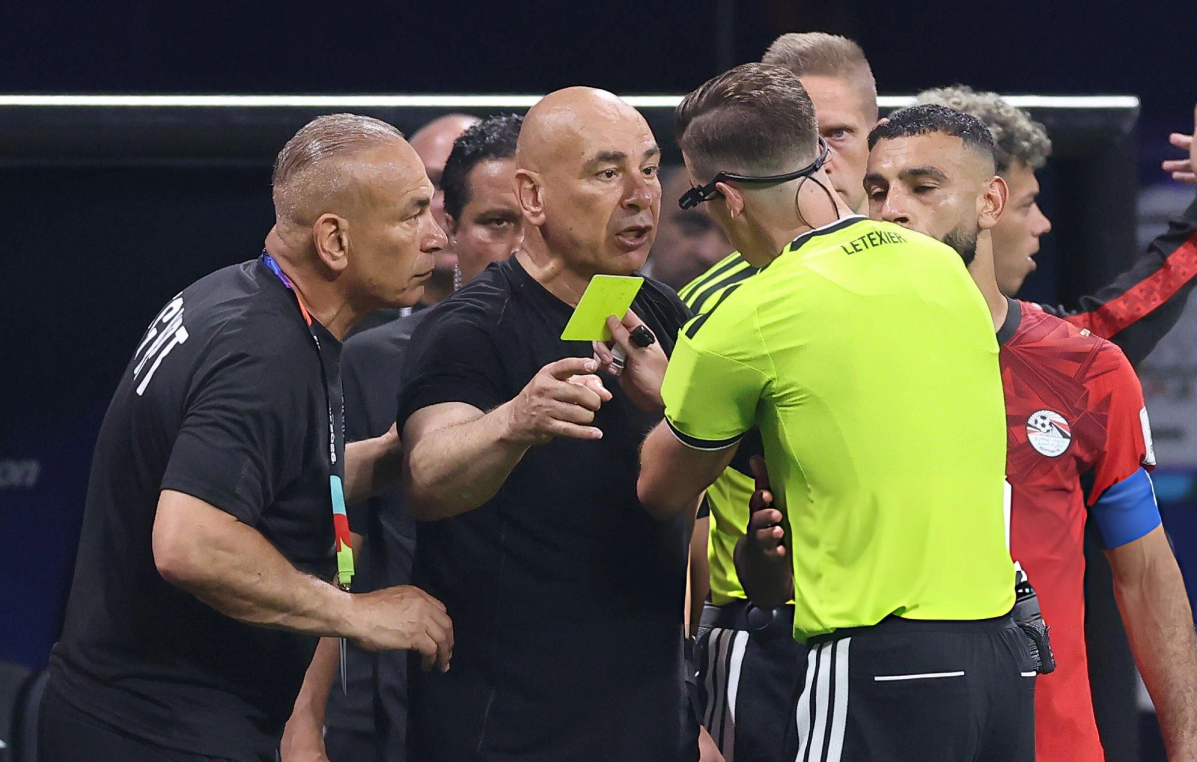 HLV Hossam Hassan của Ai Cập công kích FIFA và ĐT Argentina