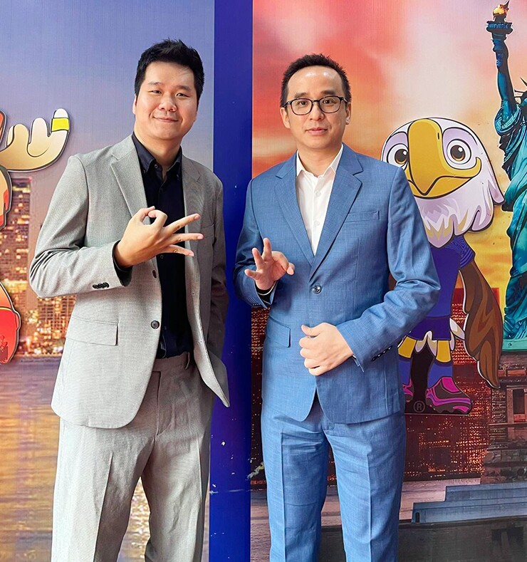Quốc Việt (trái) và Khắc Cường ăn ý trong cabin bình luận World Cup 2026.
