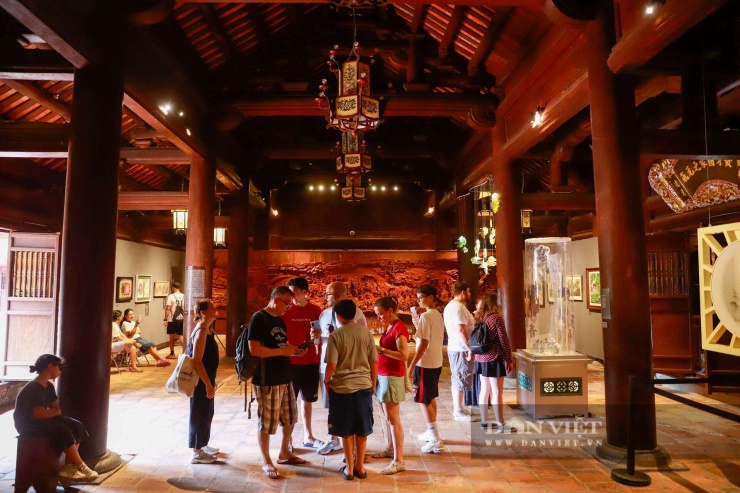 Với thiết kế theo hướng mở, không gian triển lãm tạo nên sự kết nối hài hòa giữa lịch sử, nghệ thuật và trải nghiệm của người xem.