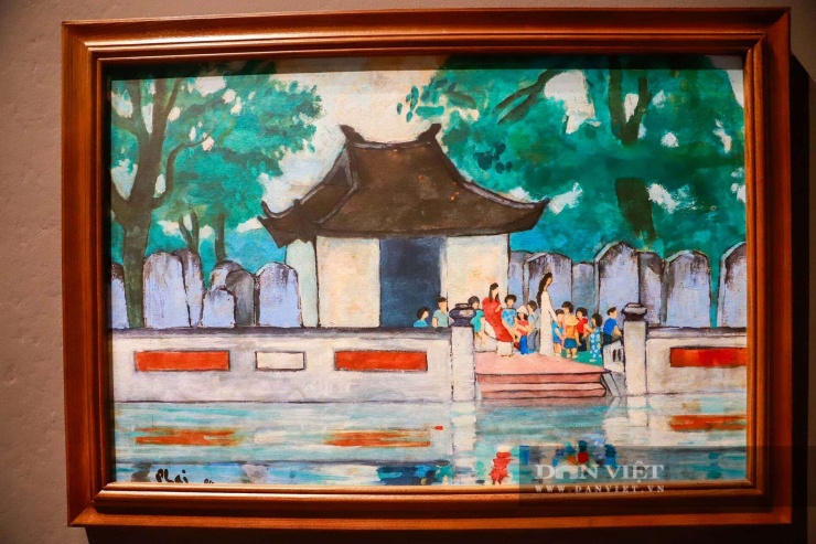 Tác phẩm "Thăm Văn Miếu" (sáng tác năm 1984, chất liệu sơn dầu) là một bức tranh mang nét tươi sáng hiếm có của danh họa Bùi Xuân Phái. Khác với vẻ u hoài, rêu phong của "phố Phái", tác phẩm đặt hình ảnh cô giáo và các em học sinh vào không gian cổ kính, thể hiện tình yêu cuộc sống và niềm lạc quan về tương lai.