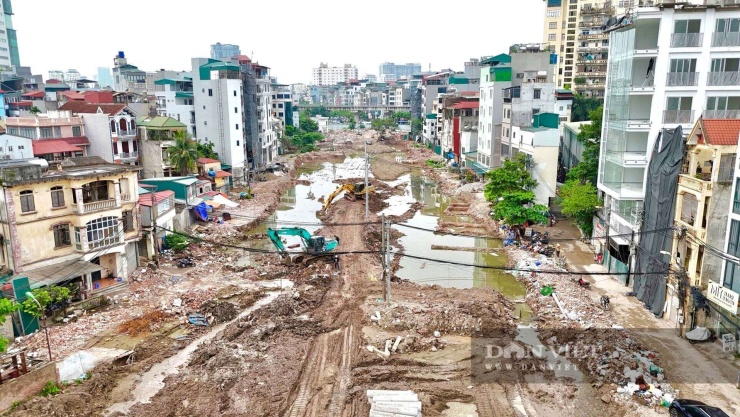 Được biết, ba đoạn tuyến có tổng chiều dài khoảng 2,26km, đi qua địa bàn các phường Thanh Xuân, Cầu Giấy và Yên Hòa. Trong đó, đoạn Khu đô thị mới Dịch Vọng - Dương Đình Nghệ dài khoảng 0,71km, mặt cắt ngang 50m; đoạn Vũ Phạm Hàm - Trần Duy Hưng dài khoảng 0,6km, rộng 40m; đoạn Ngụy Như Kon Tum - Nguyễn Trãi dài gần 1km, rộng 40m.