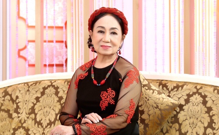 NSƯT Hồng Vân vẫn miệt mài với nghề ở tuổi U80.
