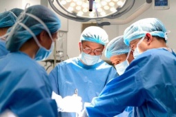 Ca cấp cứu và ca phẫu thuật đầu tiên tại Bệnh viện Hữu nghị Việt Đức cơ sở Ninh Bình