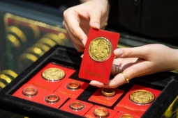 Giá vàng hôm nay 9/7: Đi xuống, dự báo có thể về 3.500 USD/ounce