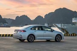 Giá xe Toyota Corolla Altis lăn bánh tháng 7/2026