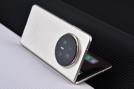 Điện thoại gập rộng đầu tiên của Honor sẽ có pin 7.000 mAh, camera 200MP