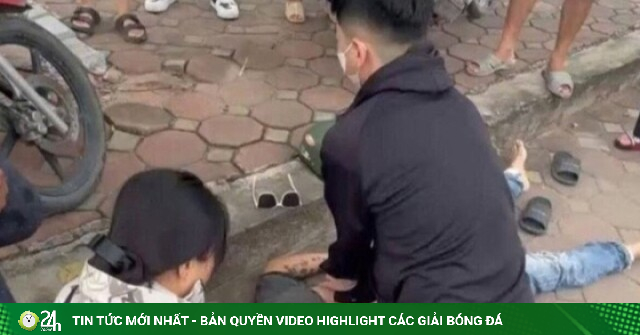 Nam sinh viên y khoa kiên trì ép tim 30 phút cứu người bất tỉnh trên đường