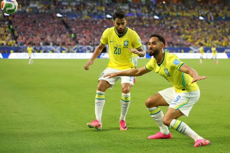 ...hôm sau Brazil bị loại 