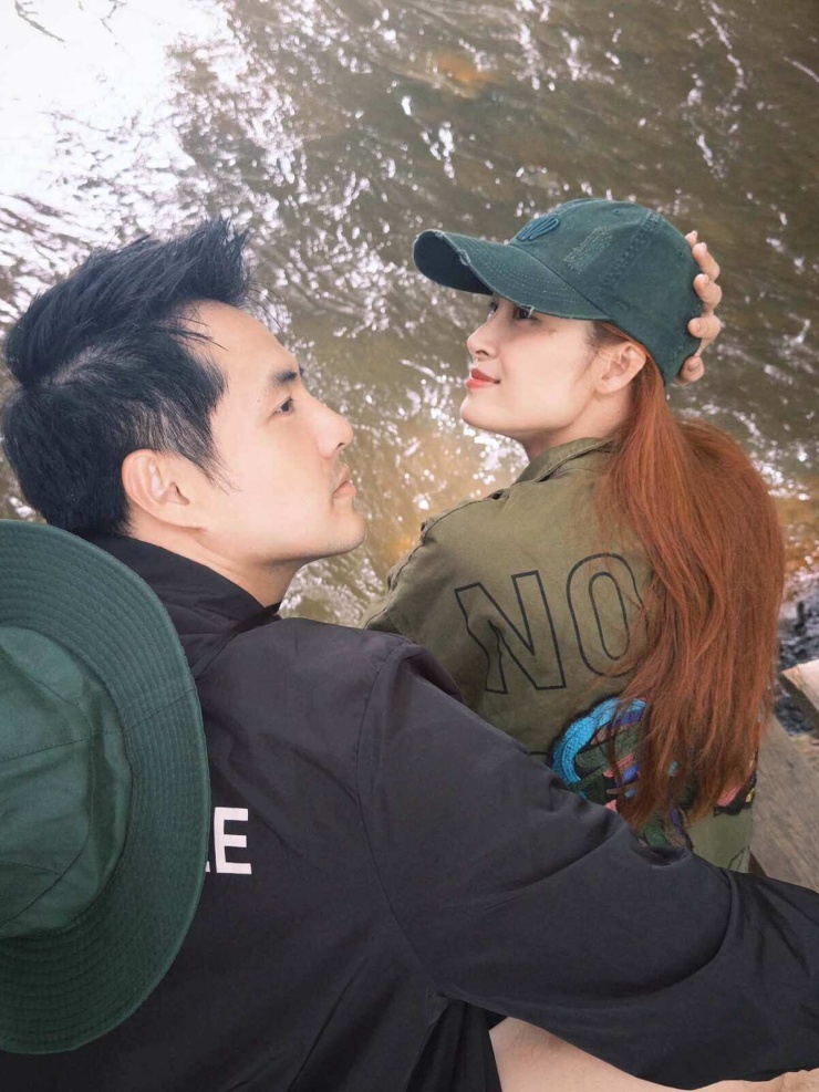 Ảnh sao 10/7: Kim Tuyến thức đợi Đồng Ánh Quỳnh đi làm về muộn - 1