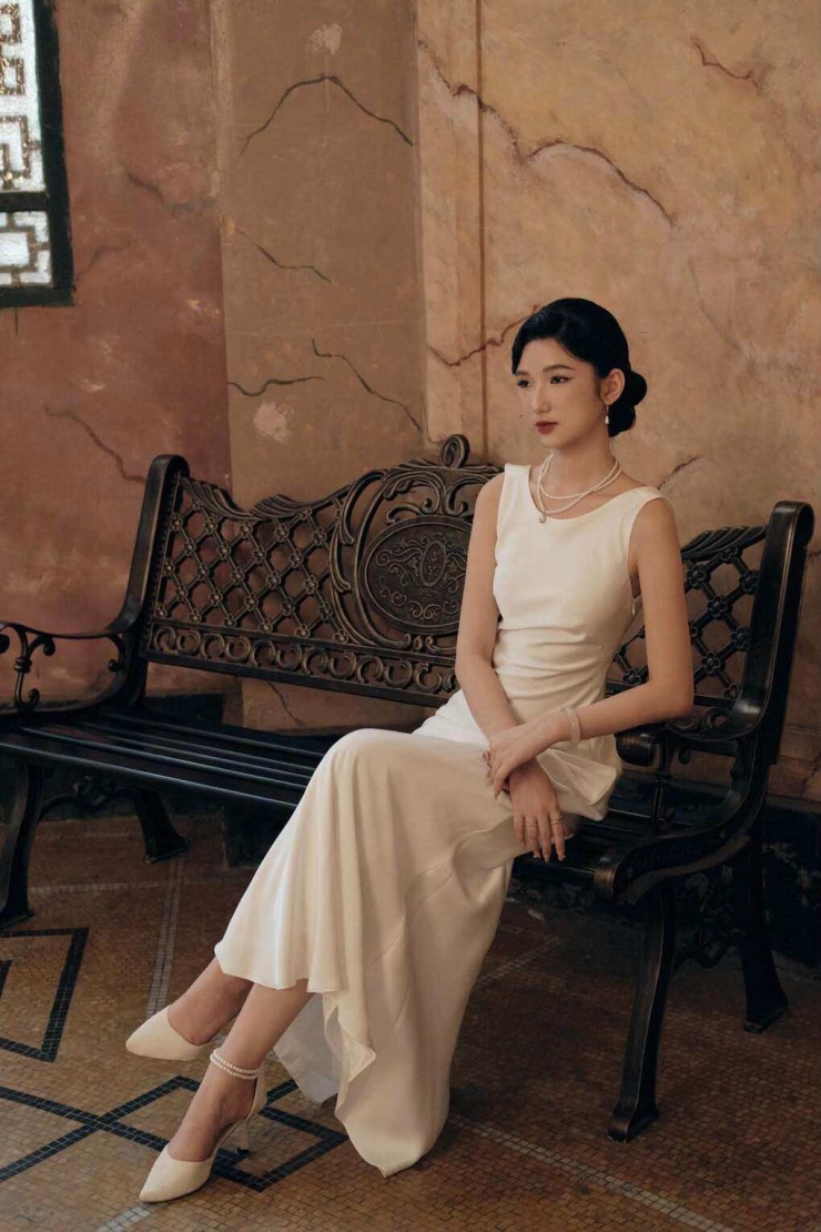 Nàng Mơ trong bộ ảnh lấy cảm hứng từ hình tượng Hoàng hậu Nam Phương.