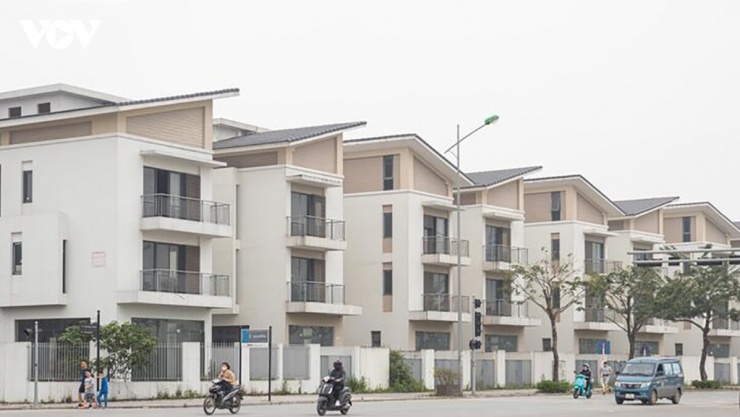 Bất động sản giảm giá, vì sao người mua vẫn chưa xuống tiền? - 2