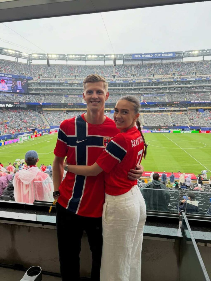 Thea Vigre thường xuất hiện cùng Astor Haaland tại các trận đấu của Erling Haaland. Ảnh: Instagram Thea Vigre