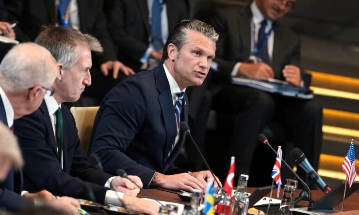 Bộ trưởng Pete Hegseth phát biểu tại hội nghị bộ trưởng quốc phòng NATO ở Brussels, Bỉ hôm 18/6. Ảnh: AP