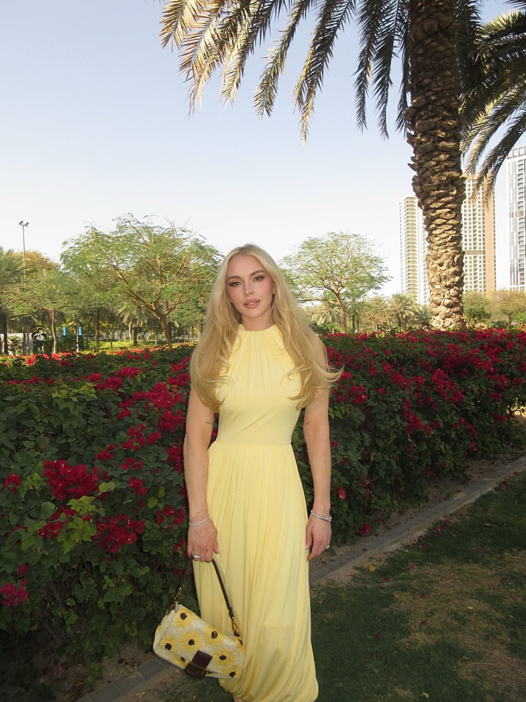 Hậu trường Lindsay Lohan chụp ảnh bìa Vogue ấn bản Arab số tháng 3.