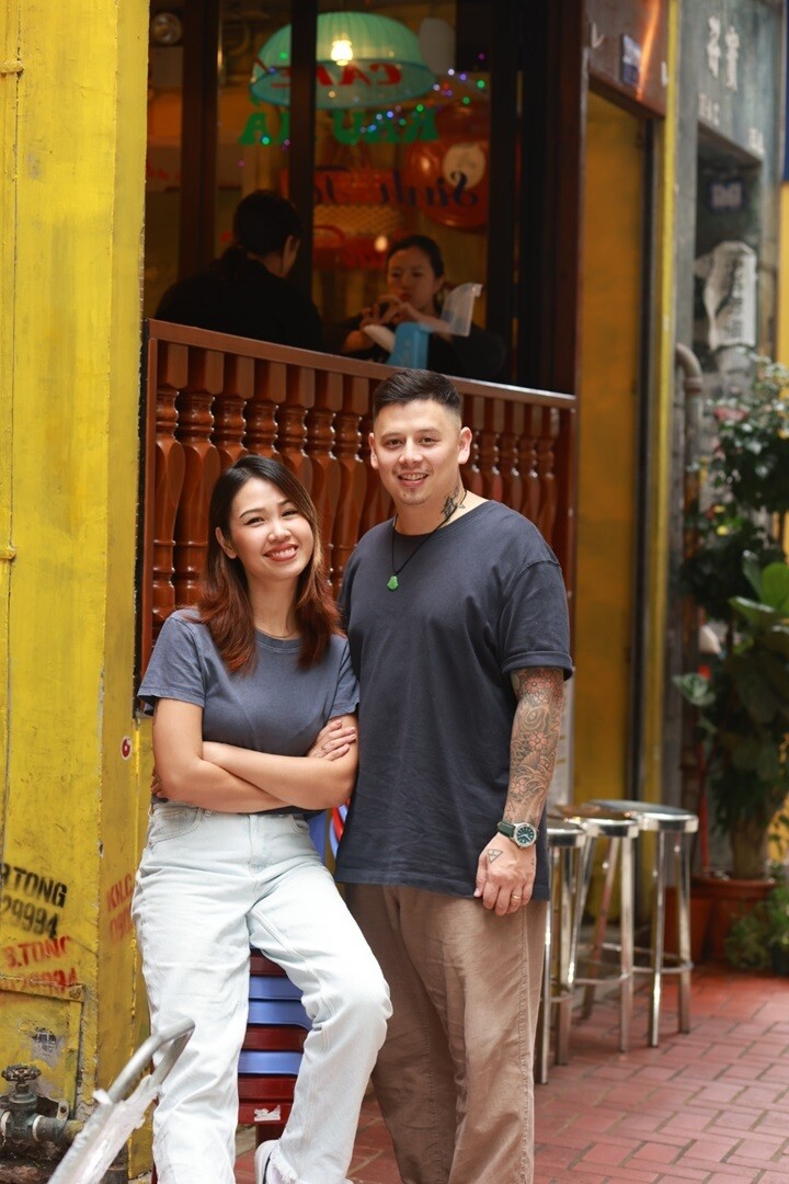 Khánh cùng ông xã mở quán Ăn Chơi với mong muốn giới thiệu những món ăn vùng miền, gắn với tuổi thơ của mình đến bạn bè quốc tế. Ảnh: Gloria Chung
