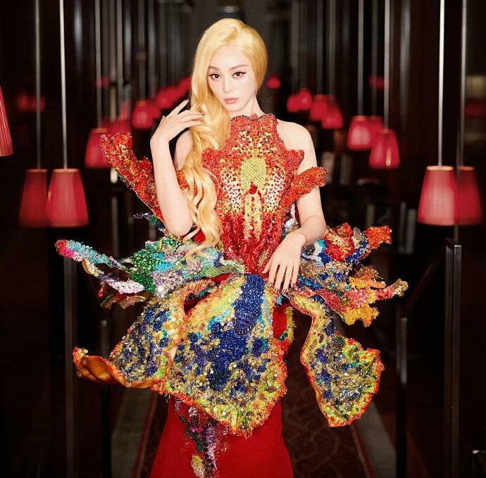 Phạm Băng Băng 'chơi lớn' với gần 20 bộ đồ độc, lạ ở Tuần lễ thời trang Paris - 7