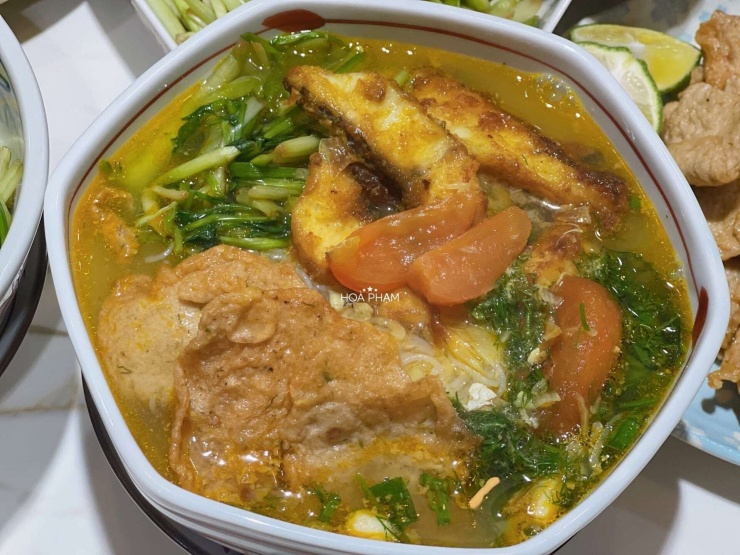 Loại cá rẻ tiền, giàu selen, lượng protein ngang với cá thu, đem nấu bún thơm ngon, tròn vị, hấp dẫn - 1