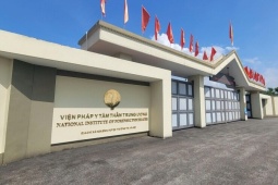 Bệnh nhân trốn viện tâm thần, mở tiệc ma tuý bên bãi biển