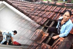 Xem xét, truy rõ trách nhiệm nếu mưa lũ mà người dân phải lên nóc nhà kêu cứu