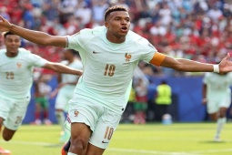 Mbappe tái hiện  " phép thuật "  của Messi, viết tiếp màn so tài kinh điển nhất World Cup