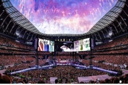 Hình ảnh BTS “nung nóng” sân vận động Tottenham Hotspur khi thu hút 130.000 khán giả