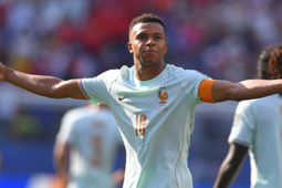 Cách gia đình quản lý sự nghiệp của Mbappe