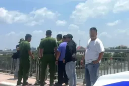 Thực nghiệm hiện trường vụ chồng phân xác vợ, phi tang xuống sông