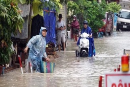 Mưa lớn như trút, nhiều tỉnh miền Bắc thiệt hại nặng