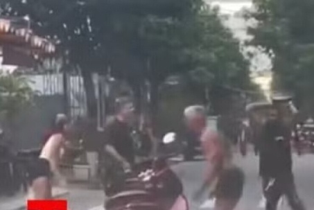 Khách Tây 'đại náo' phố Tây ở Đà Nẵng