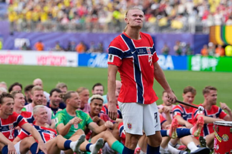 Erling Haaland 'đòi nợ' Rooney vụ chèo thuyền