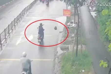 [Clip] 'Mắt thần' bắt quả tang 5 người xả rác bừa bãi
