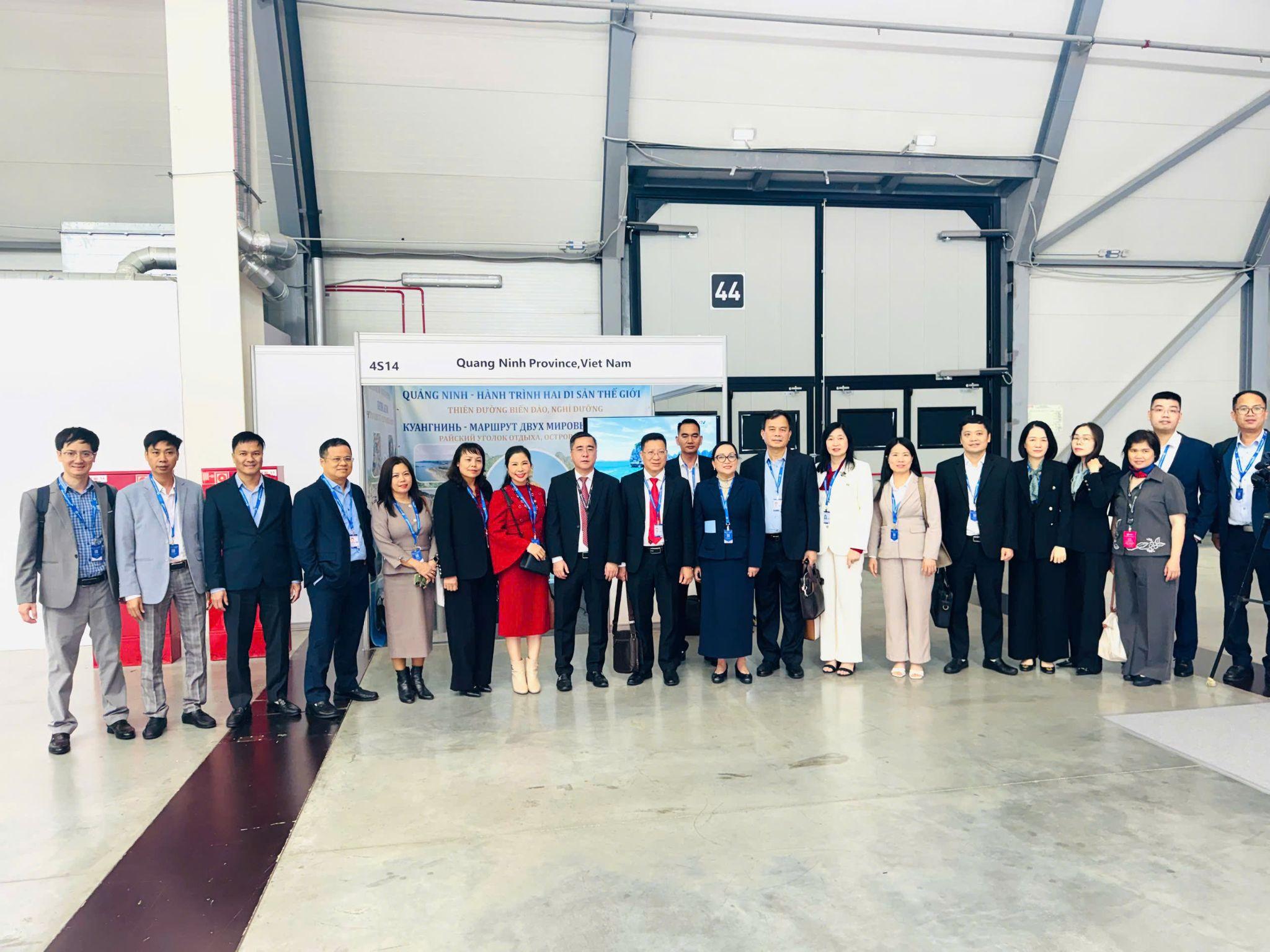 Đoàn công tác tỉnh Quảng Ninh cùng các doanh nghiệp đồng hành, trong đó có FTE Group, tại gian hàng Quảng Ninh ở Triển lãm Công nghiệp Quốc tế INNOPROM 2026 (Yekaterinburg, Liên bang Nga).