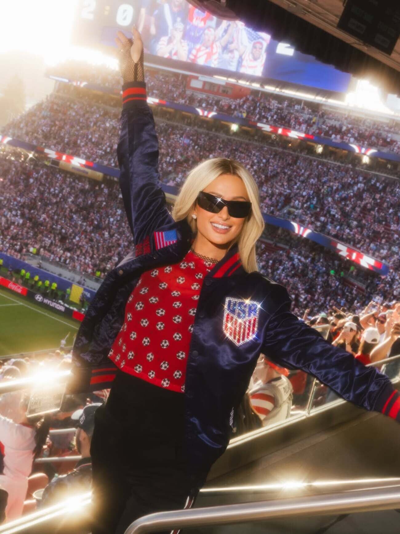 Phong cách thời trang xa xỉ của Paris Hilton tại World Cup 2026.