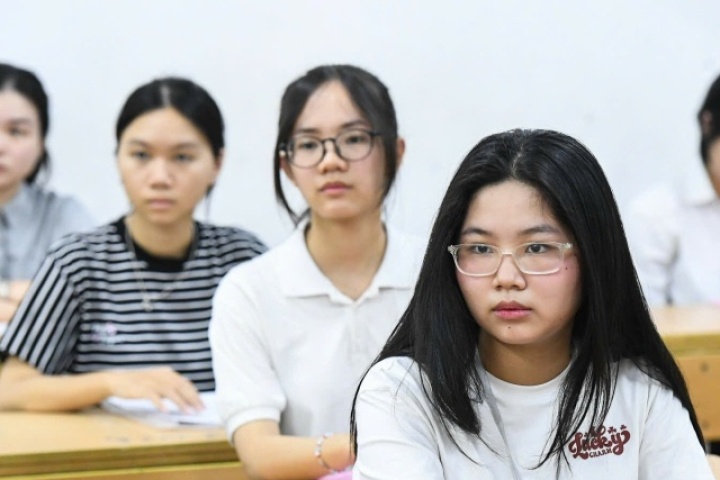 Đạt 22-24 điểm khối D01 năm 2026 nên chọn trường đại học nào ở Hà Nội?