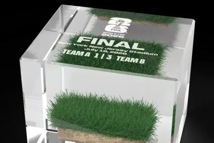 Mảnh cỏ sân chung kết World Cup giá 450 USD 'cháy hàng'